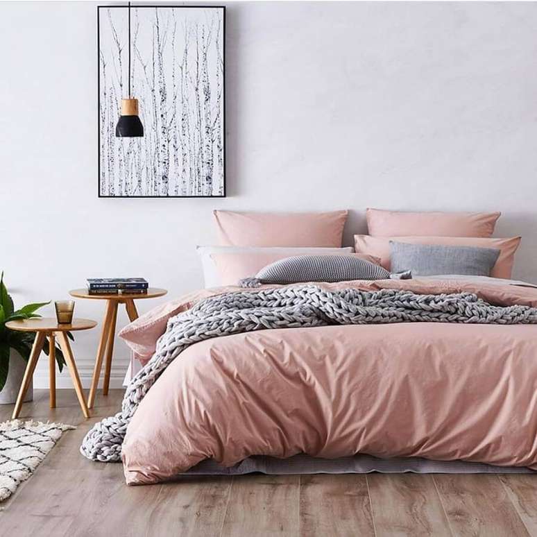 6. Roupas de cama de qualidade e bem aconchegantes são importantes para o quarto decoração minimalista – Foto: We Heart It