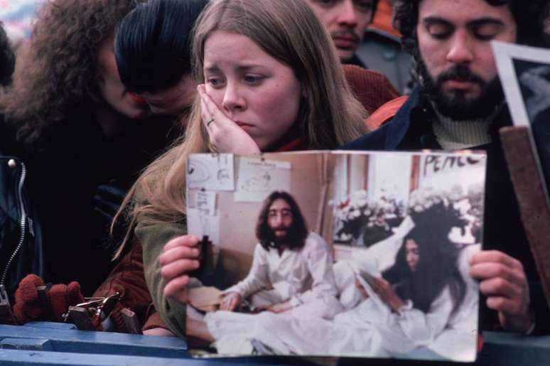 Fãs de Lennon em luto reunidos no Central Park