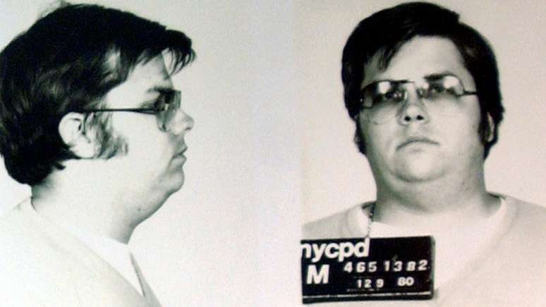 Mark David Chapman atirou em John Lennon enquanto o músico voltava para seu apartamento no Edifício Dakota, em Nova York