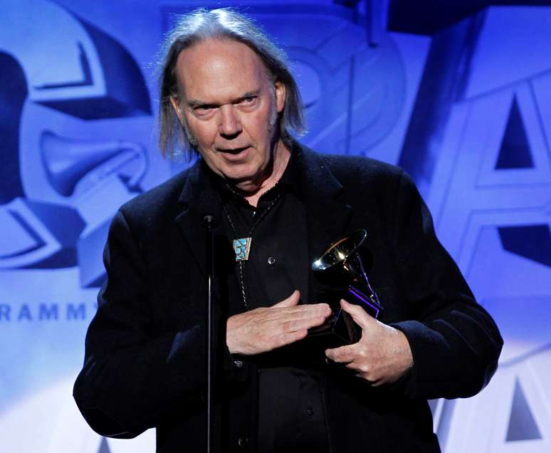 Neil Young durante premia&ccedil;&atilde;o em Los Angeles
13/02/2011 REUTERS/Lucy Nicholson
