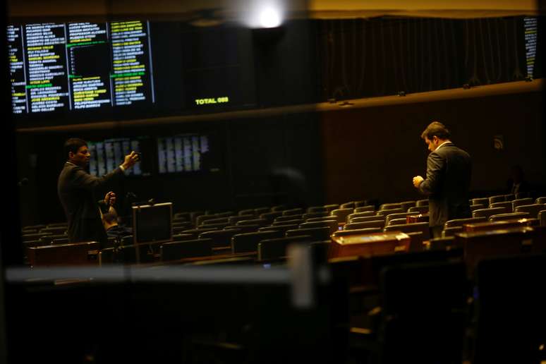 Plen&aacute;rio vazio da C&acirc;mara dos Deputados em decorr&ecirc;ncia da pandemia da Covid-19. 17/03/2020. REUTERS/Adriano Machado. 

