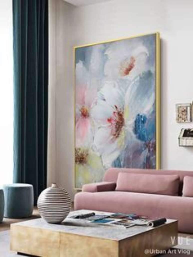 37. Quadros clássicos para sala com sofá rosa – Via: Etsy