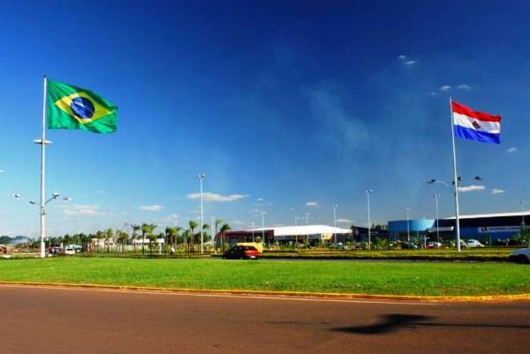 Ponta Porã, no Estado de Mato Grosso do Sul, é conurbada com Pedro Juan Caballero, no departamento de Amambay, no Paraguai