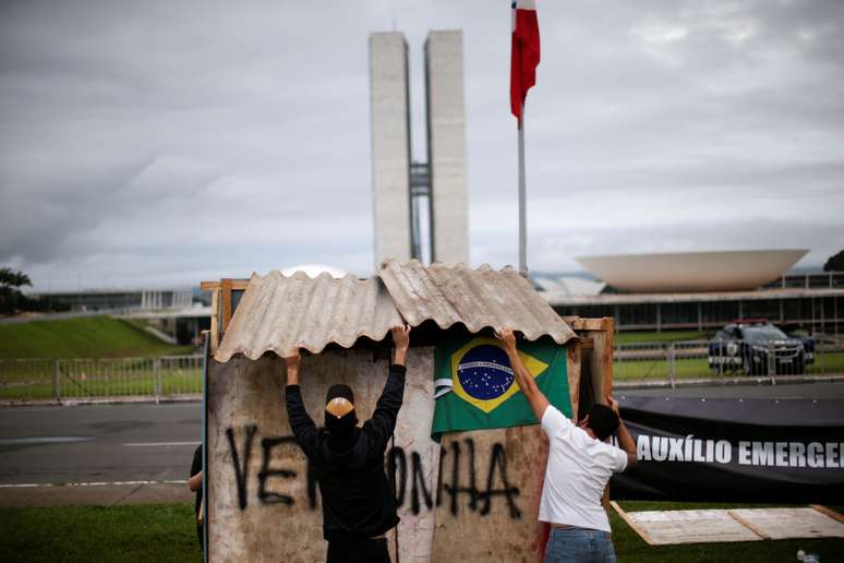 Ativistas do Rio de Paz durante protesto em frente ao Congresso Nacional
09/12/2020
REUTERS/Ueslei Marcelino