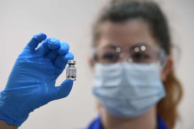 Vacina contra Covid-19 da Pfizer/BioNTech no Guy's Hospital, Londres
 8/12/2020  Victoria Jones/Pool via REUTERS