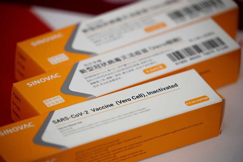 Caixas da potencial vacina contra Covid-19 CoronaVac na sede da empresa Sinovac em Pequim
17/11/2020 REUTERS/Thomas Peter
