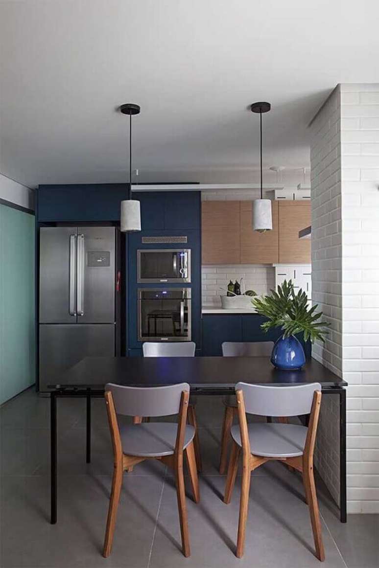 16. Decoração moderna com armários planejados para cozinha e sala de jantar integradas – Foto: ArchDaily