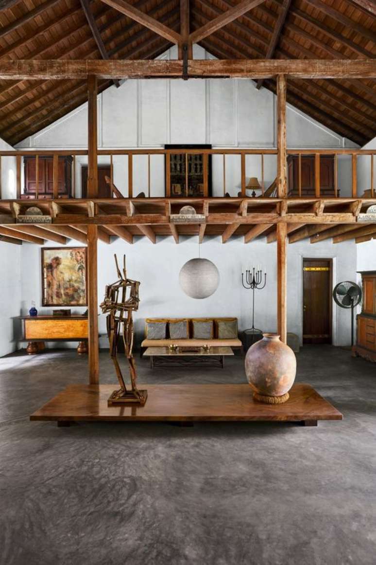 46. Casa com mezanino de madeira – Via: Architectural Digest