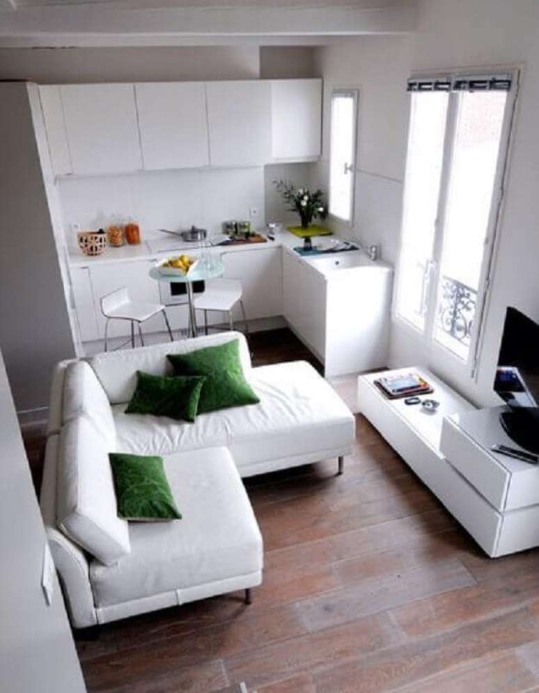 25. Cor branca para decoração de sala e cozinha integrada pequena – Foto: Côté Maison