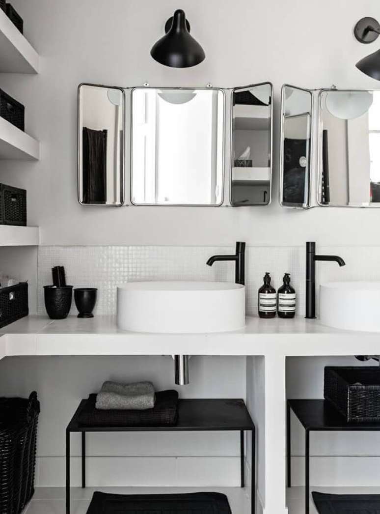 14. Decoração branco e preto para banheiro minimalista – Foto: Home Fashion Trend