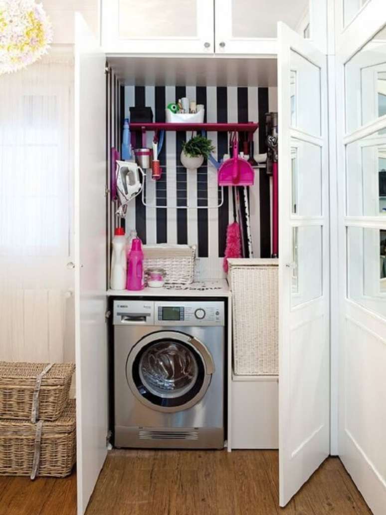 22. Outro projeto onde a &aacute;rea de servi&ccedil;o pequena e simples pode ser escondida. Fonte: Pinterest