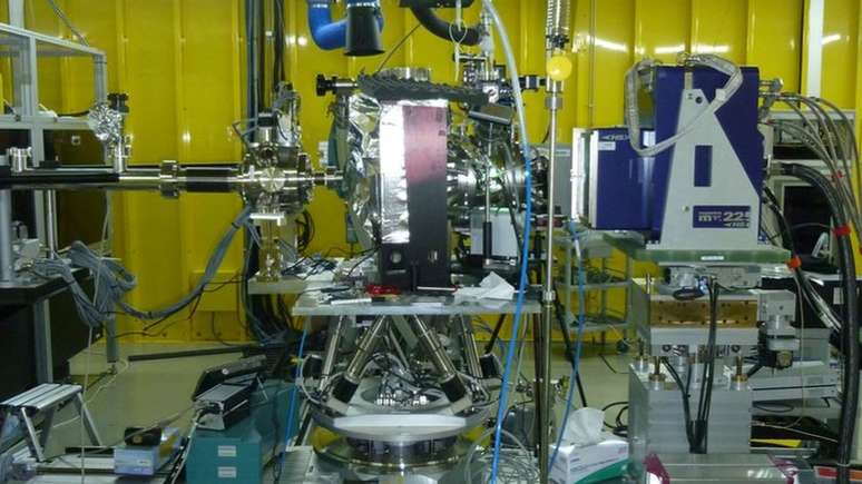 Experimento analisou comportamento de amostra de &aacute;gua ultrapura a uma temperatura de -63 &ordm;C e com press&atilde;o at&eacute; 3.000 vezes superior &agrave; atmosf&eacute;rica