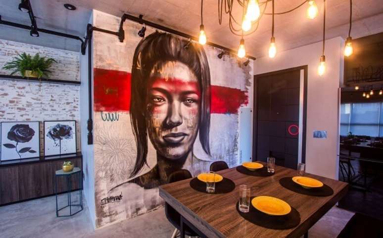 31. Lustre industrial do tipo aranha se destaca no ambiente. Projeto por Verassiano Arquitetura