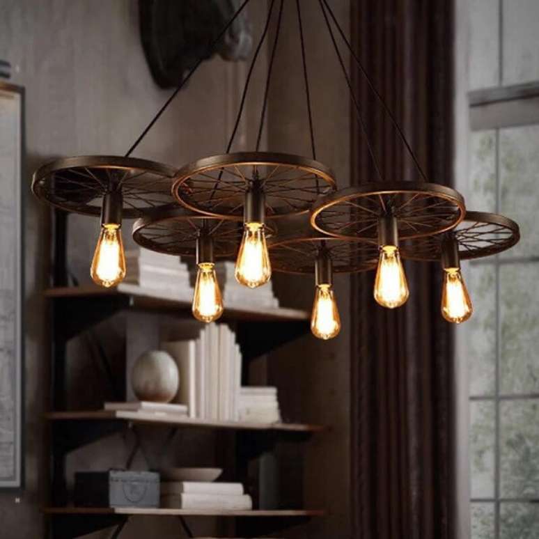 26. Modelo criativo de lustre retrô industrial feito com rodas. Fonte: Pinterest