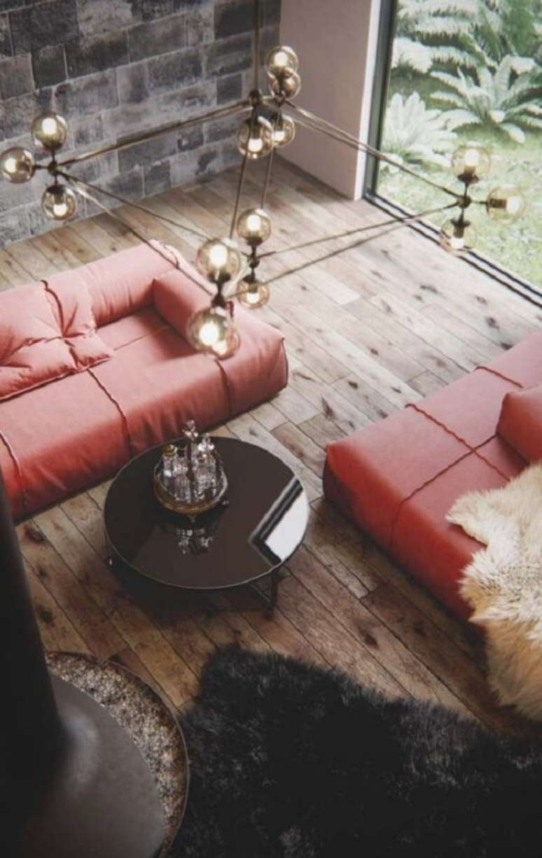 24. O lustre industrial cobre se conecta em diferentes estilos de decoração. Fonte: Pinterest