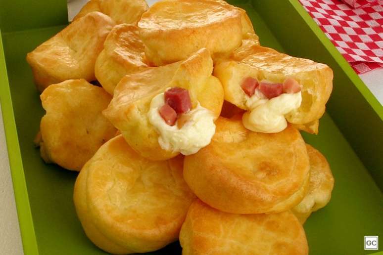 Guia da Cozinha - Pão de queijo recheado com bacon e Catupiry®