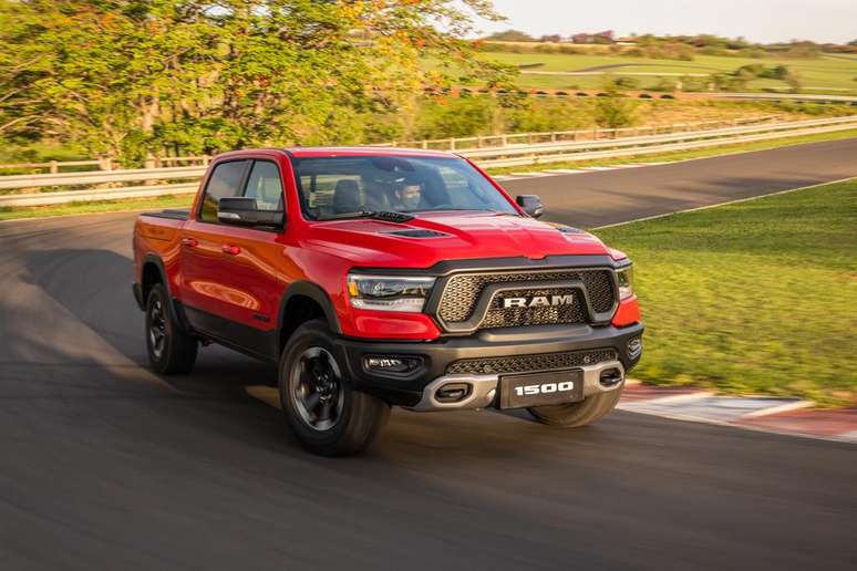 Ram 1500 Rebel chega importada dos EUA para atender clientes das regiões metropolitanas.