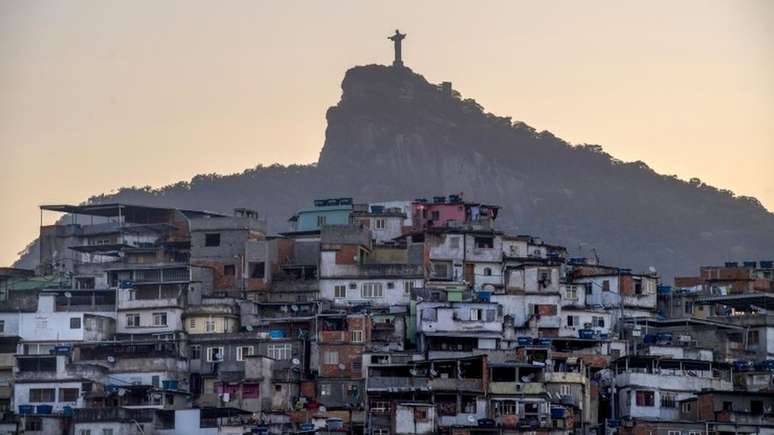 Casos de covid-19 no Rio de Janeiro aumentaram nas últimas semanas, apontam levantamentos