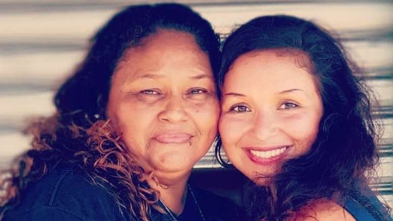 Mariela e sua mãe, Lorena, se reencontraram 30 anos após seu nascimento.