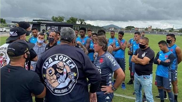 Em protesto recente, torcida organizada do Vasco pediu cuidados do clube com o novo coronavírus