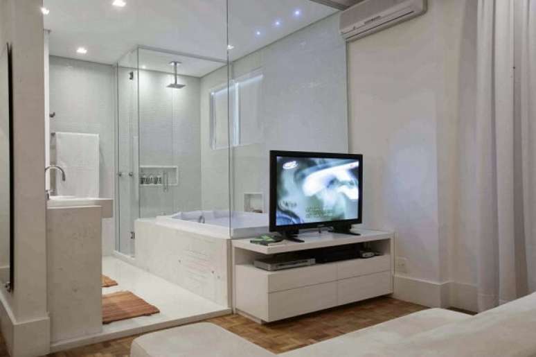 10. Modelo de quarto com suíte todo branco. Fonte: Pinterest