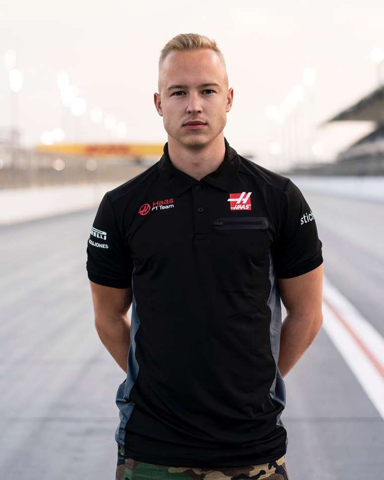 Nikita Mazepin, novo piloto russo da F1, já com o uniforme da Haas.