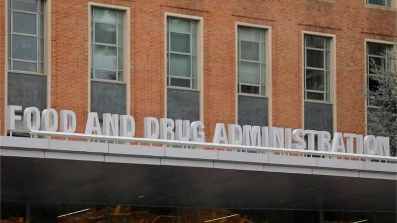 'Somos uma das poucas ag&ecirc;ncias reguladoras do mundo que realmente analisam os dados brutos' de tratamentos a serem aprovados, afirmou o diretor da FDA Stephen Hahn