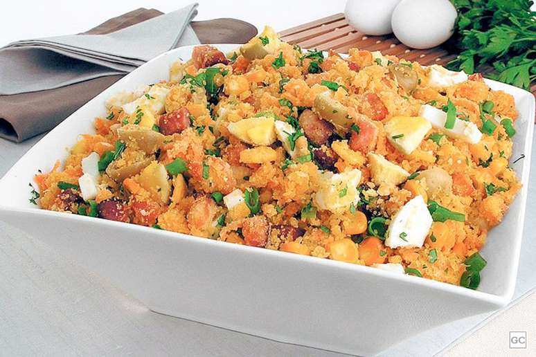 Guia da Cozinha - Receitas de farofa f&aacute;ceis para um card&aacute;pio r&aacute;pido e delicioso