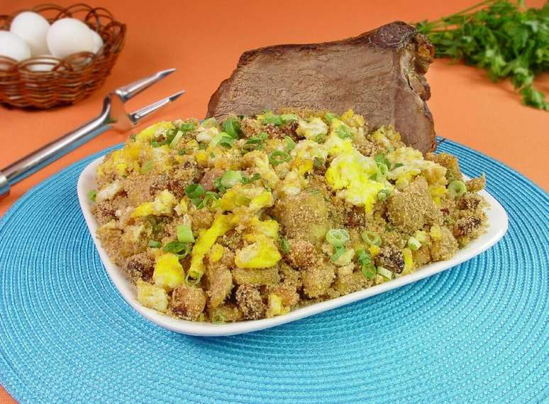 Guia da Cozinha - Receitas de farofa f&aacute;ceis para um card&aacute;pio r&aacute;pido e delicioso