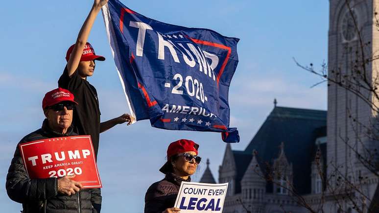 Milhares se reuniram para participar de protestos a favor de Trump em Washington DC