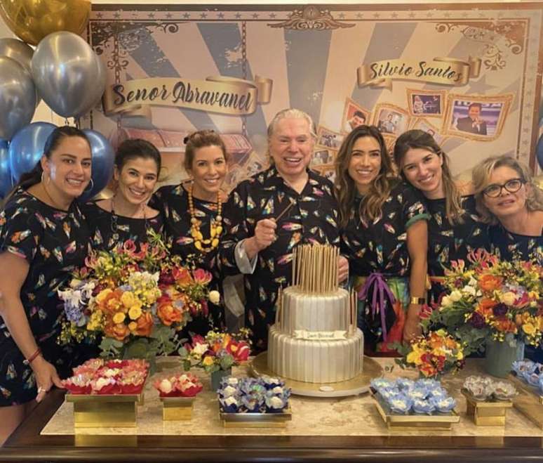 Silvio Santos e família, no aniversário de 90 anos do apresentador e dono do SBT