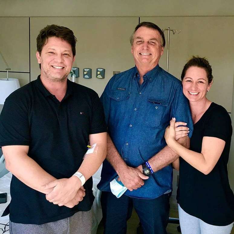 Bolsonaro visita o secretário de Cultura, Mário Frias 