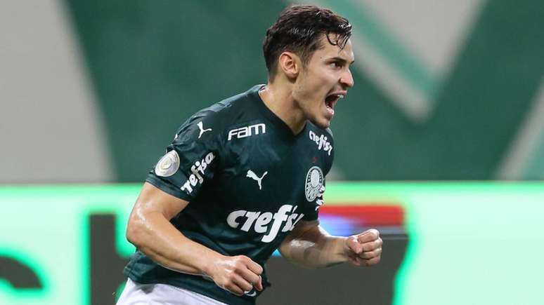 Raphael Veiga jamais perdeu um pênalti com a camisa do Palmeiras (Foto: Cesar Greco/Palmeiras)