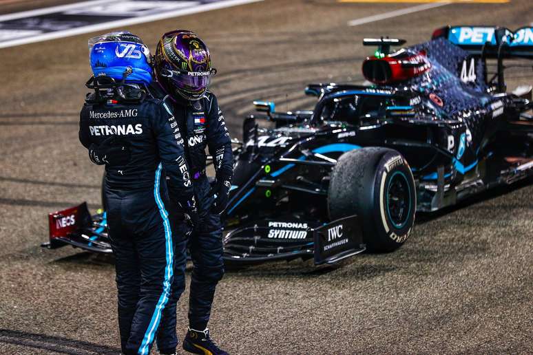 Valtteri e Lewis após o GP de Abu Dhabi: os carros pretos foram dominadores, fazendo campeão e vice.