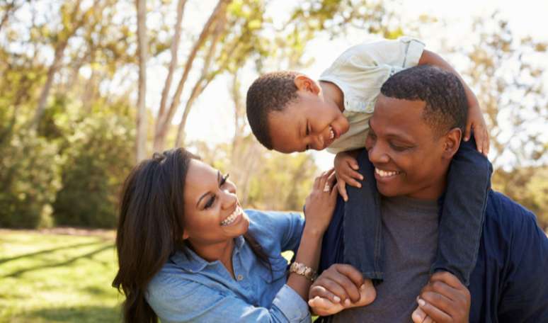 12 simpatias para acabar com as brigas na família e trazer paz para o lar