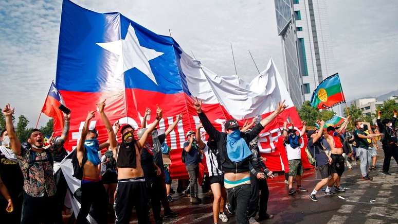 &Eacute; a primeira gera&ccedil;&atilde;o desiludida com a democracia em todo o mundo, de acordo com uma pesquisa da Universidade de Cambridge