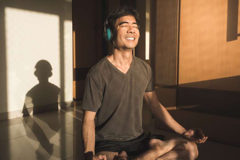 A meditação traz inúmeros benefícios para o seu bem-estar