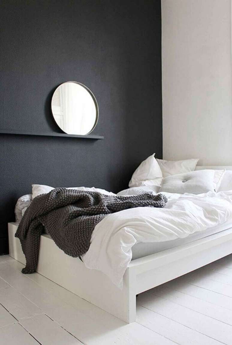 26. Decora&ccedil;&atilde;o minimalista em preto e branco para quarto de solteiro masculino &ndash; Foto: We Heart It