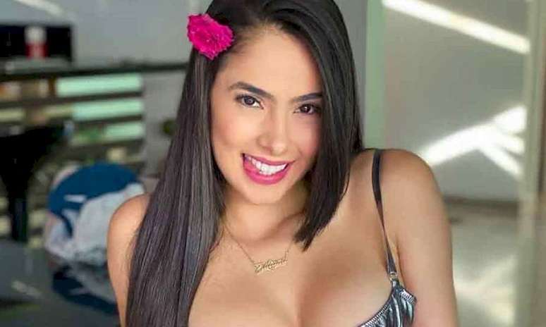 Juliana Caetano Do Bonde Do Forró Esbanja Sensualidade Para Mais De 5