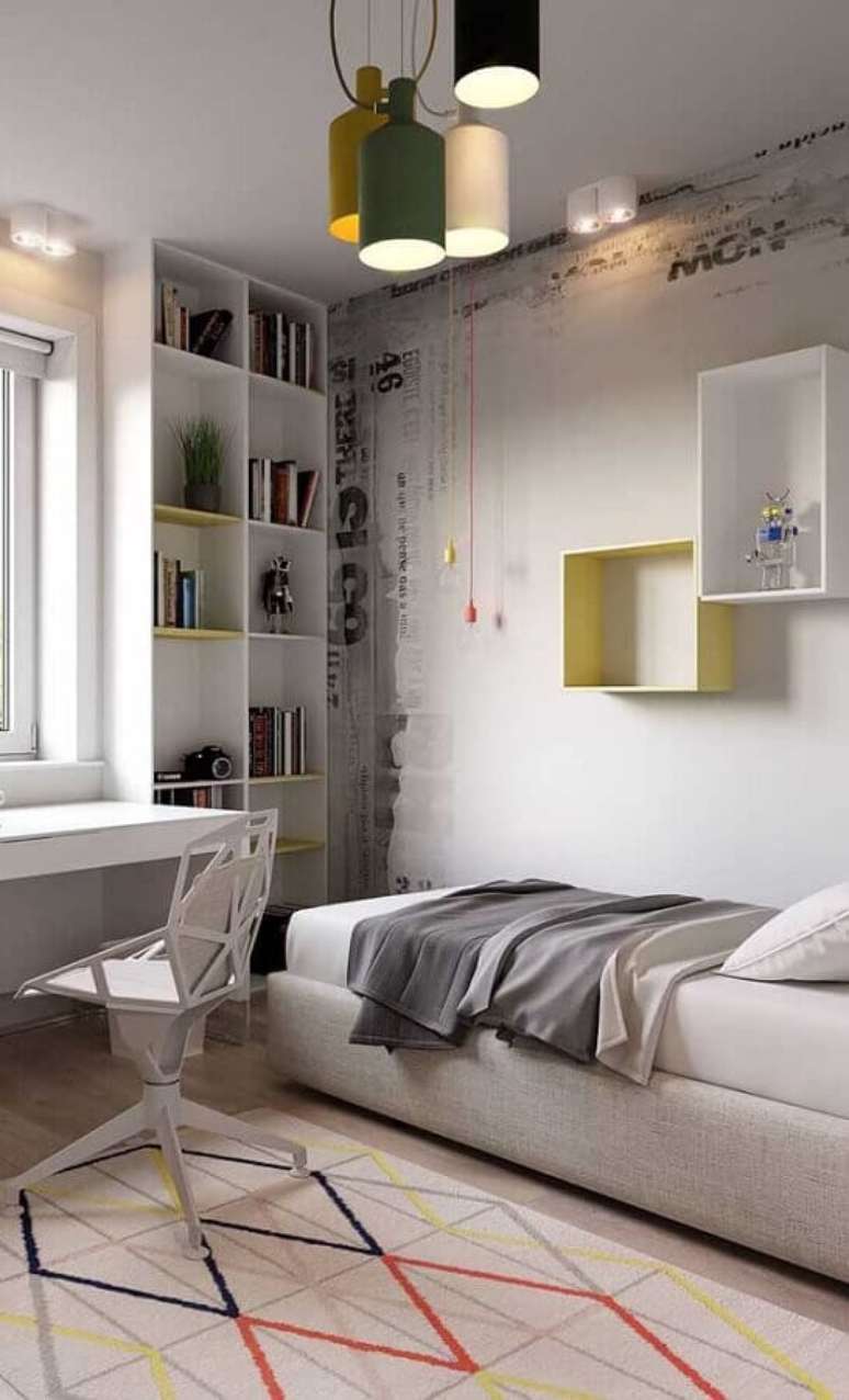 37. Decoração clean com móveis planejado para quarto de solteiro masculino – Foto: Archilovers
