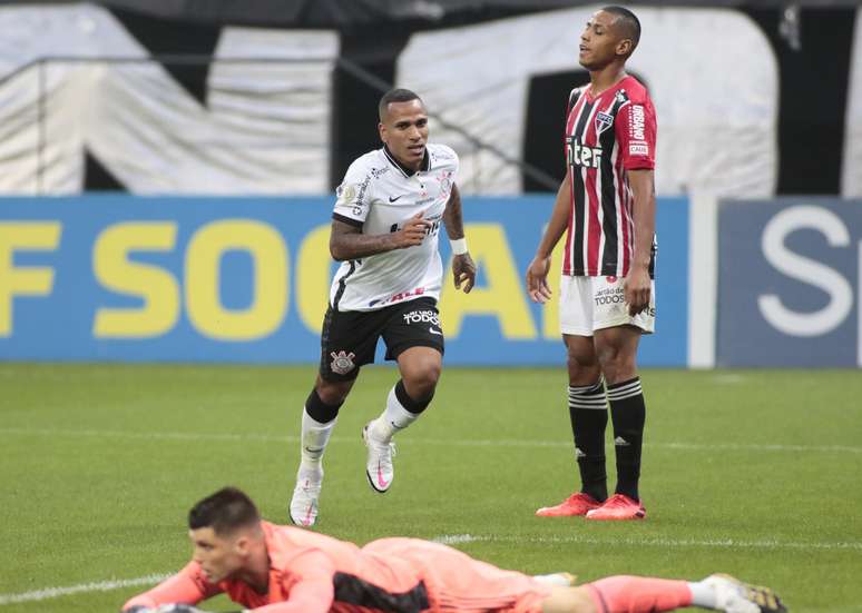 Otero fez o gol da vitória do Corinthians sobre o São Paulo por 1 x 0