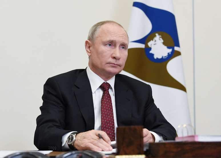 Presidente da Rússia, Vladimir Putin, participa de reunião por videoconferência nos arredores de Moscoou
10/12/2020 Sputnik/Aleksey Nikolskyi/Kremlin via REUTERS