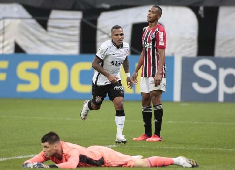 Otero celebra gol da vitória sobre o São Paulo, o quarto jogo de invencibilidade (Foto: Rodrigo Coca/Ag. Corinthians)