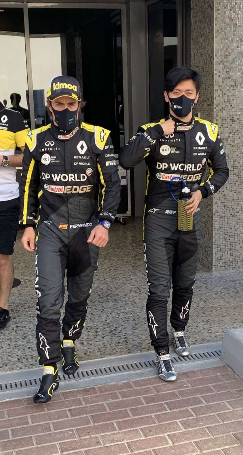 Fernando Alonso e Guanyu Zhou: experiência e juventude juntos no Renault R.S. 20.