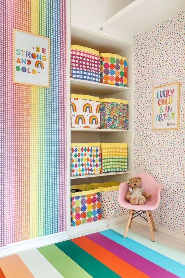 16. A decora&ccedil;&atilde;o infantil fica ainda mais divertida quando feita com modelos diferentes de papel de parede delicado colorido &ndash; Foto: Pinterest