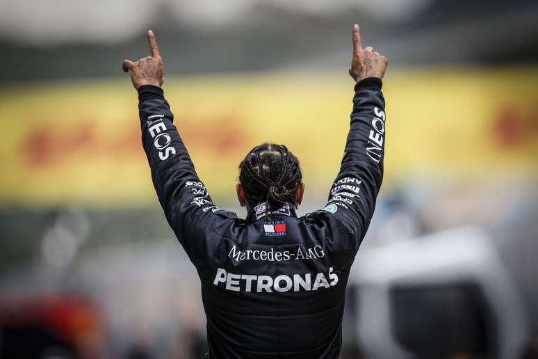 Lewis se tornou um mito nas pistas e a participação da Mercedes foi essencial.