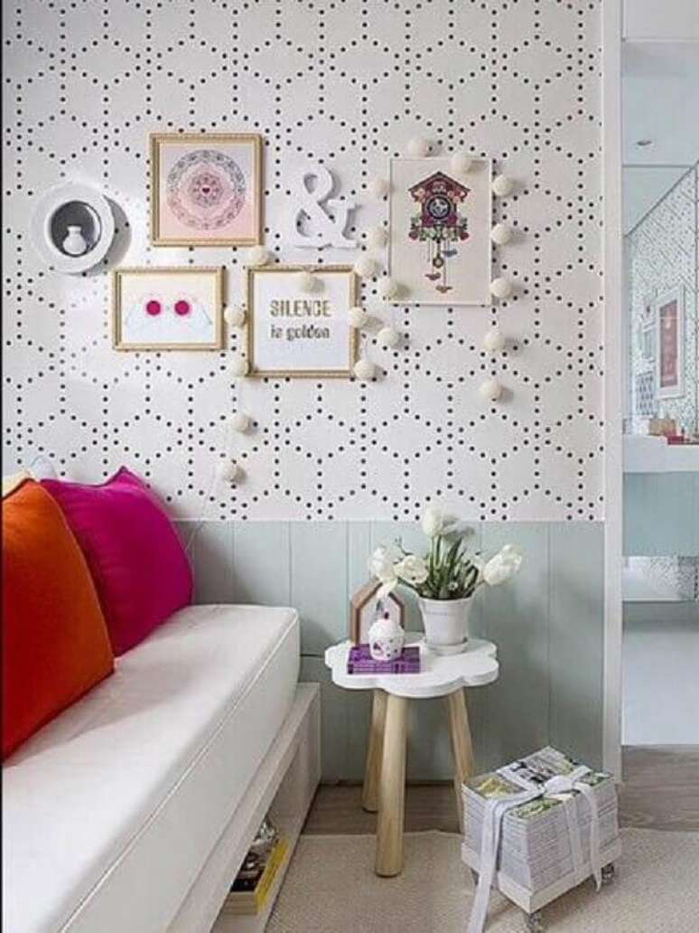 58. Quarto feminino decorado com papel de parede delicado e moderno &ndash; Foto: Pinterest