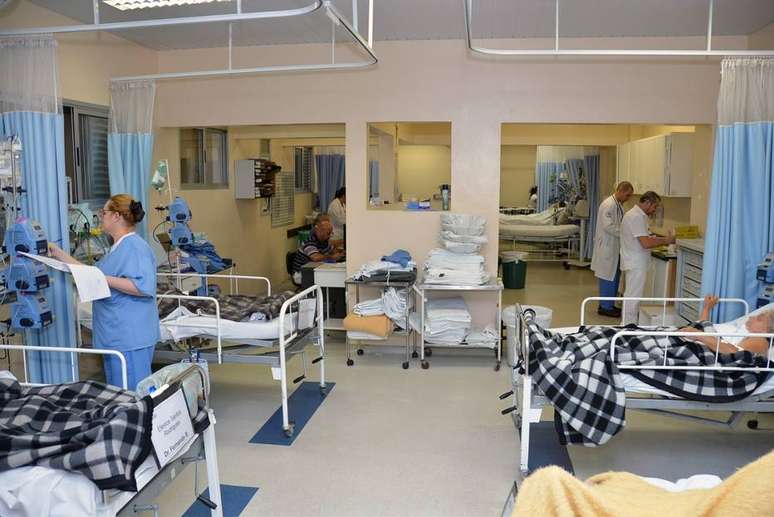 Enfermaria de covid-19 da Santa Casa de Sorocaba atingiu 100% de lotação. Pacientes estão em fila de espera