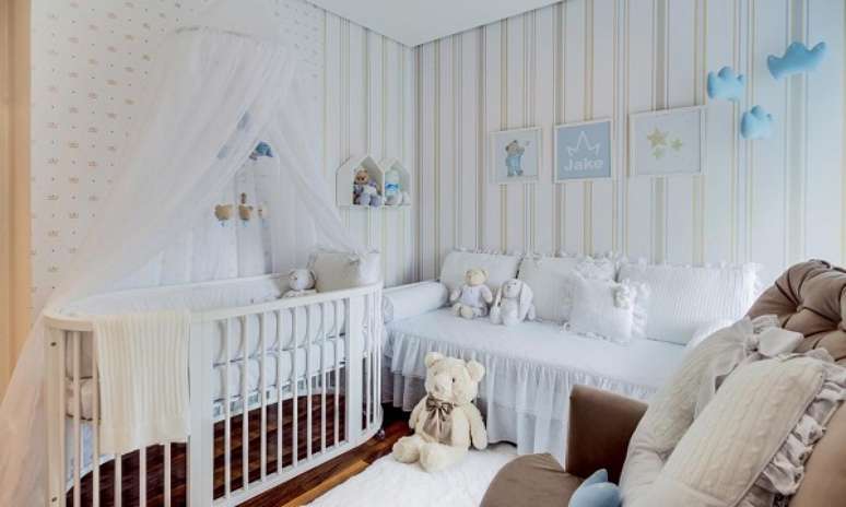 31. O nicho de casinha branco &eacute; ideal para decora&ccedil;&atilde;o clean. Fonte: Gr&atilde;o de Gente