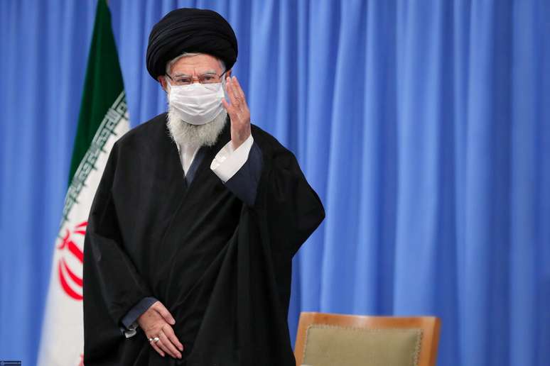 L&iacute;der supremo do Ir&atilde;, aiatol&aacute; Ali Khamenei, durante reuni&atilde;o em Teer&atilde;
16/12/2020 Site oficial de Khamenei/Divulga&ccedil;&atilde;o via REUTERS 